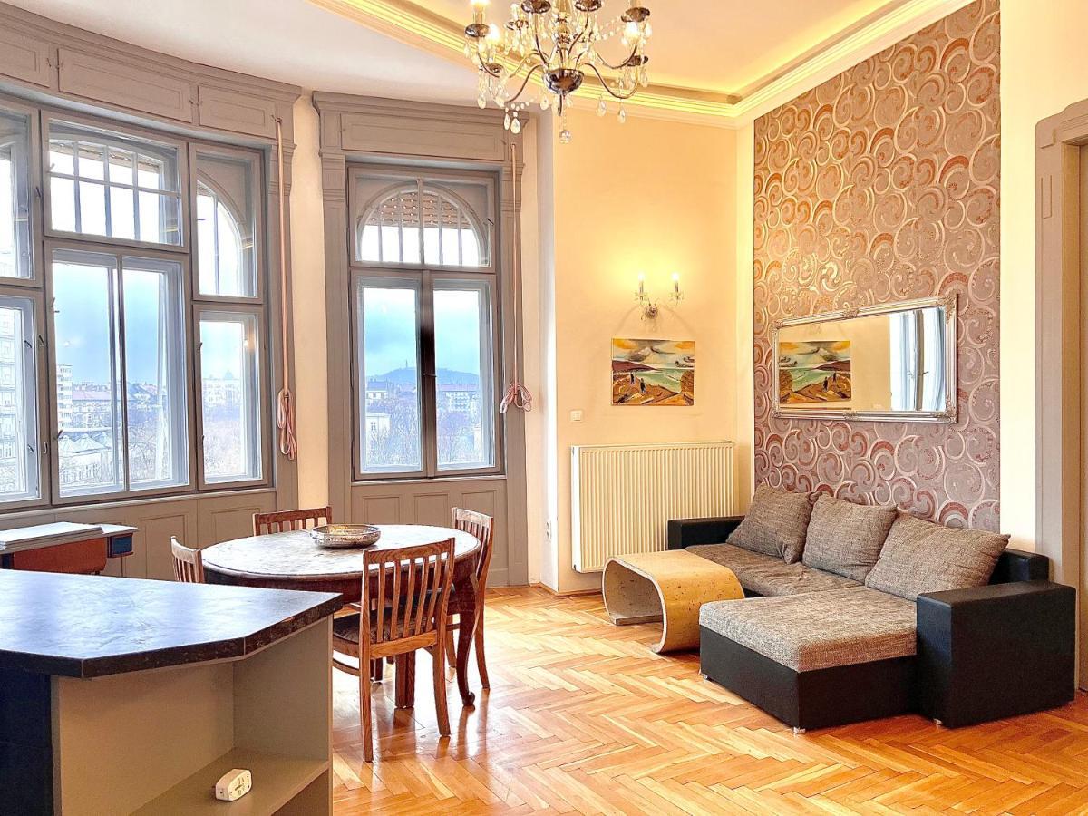 F14 By Small Appartement