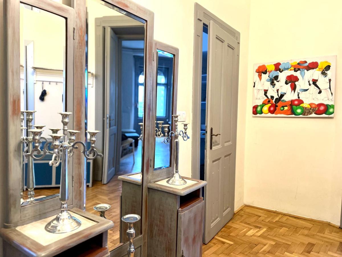 F14 By Small Appartement *