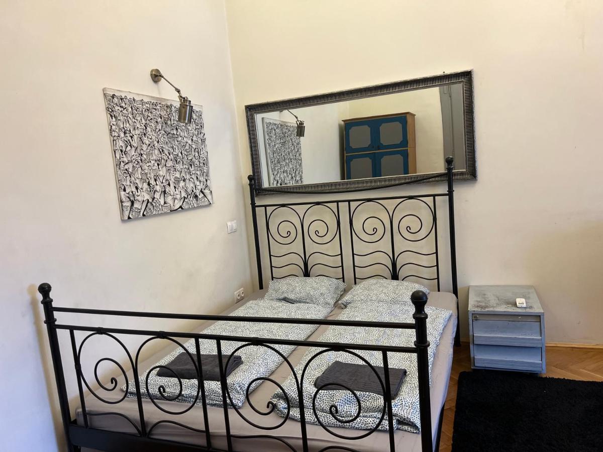 Apartment F14 By Small